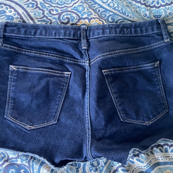 Gap Cut off Jean shorts - Picture 4 of 5